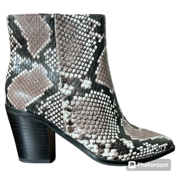 So cool! Snake print ankle boot zippered 6 Nordstrom 14th & Union NEW NIB - Picture 2 of 6
